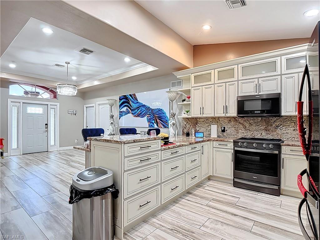 GOLDEN GATE ESTATES - Residential