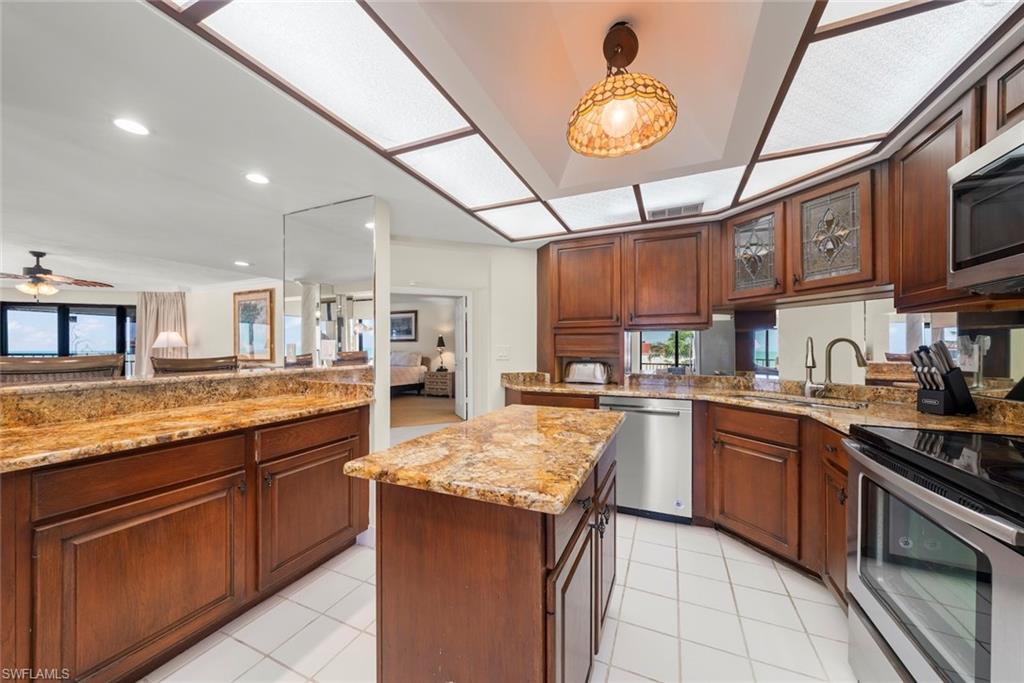 POINTE SANTO DE SANIBEL CONDO - Residential