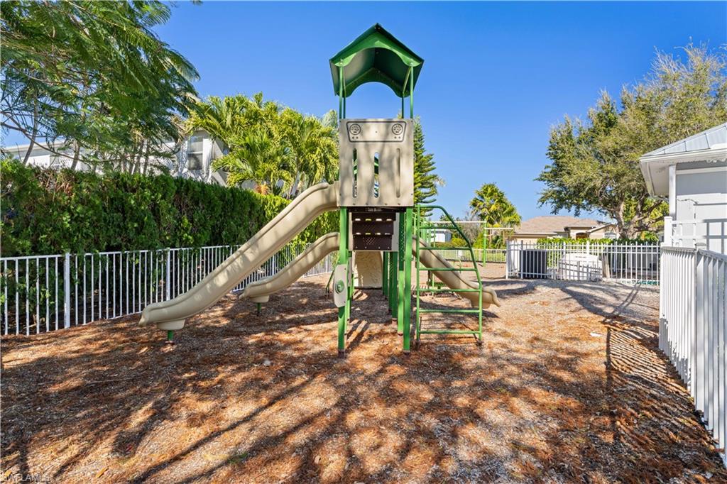 COLONY LAKES - Residential