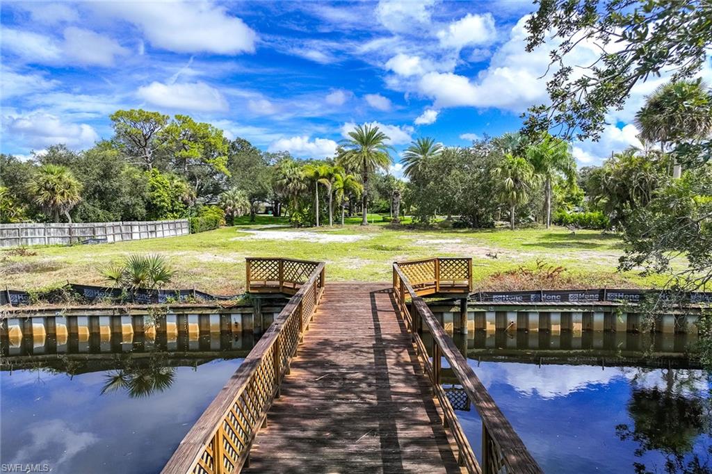 182 Cocohatchee BLVD