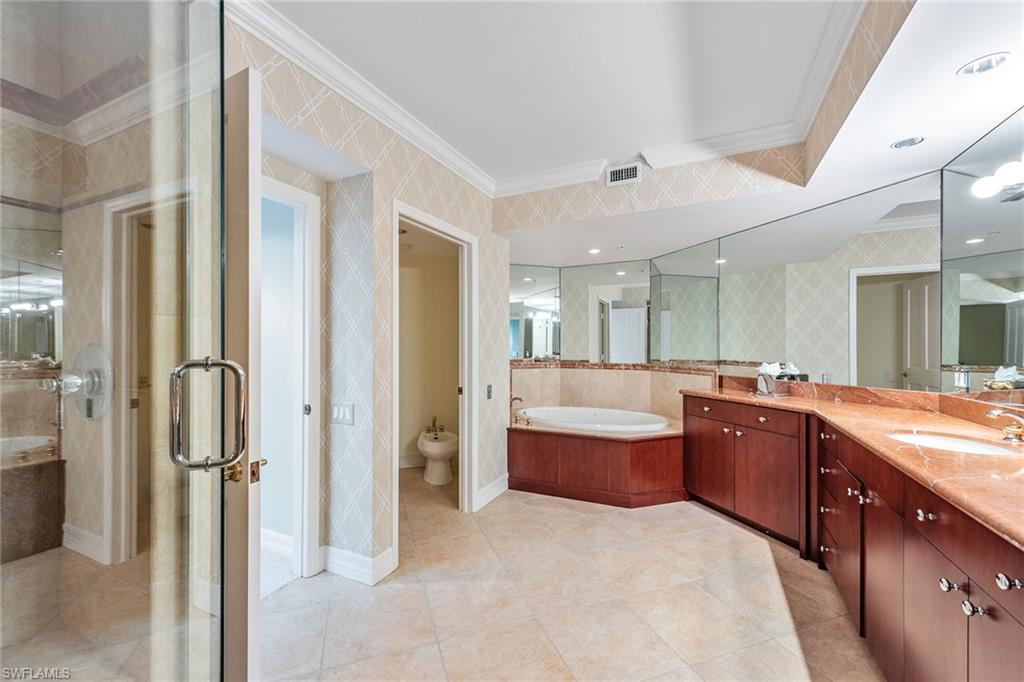 CARLYSLE AT BAY COLONY - Residential