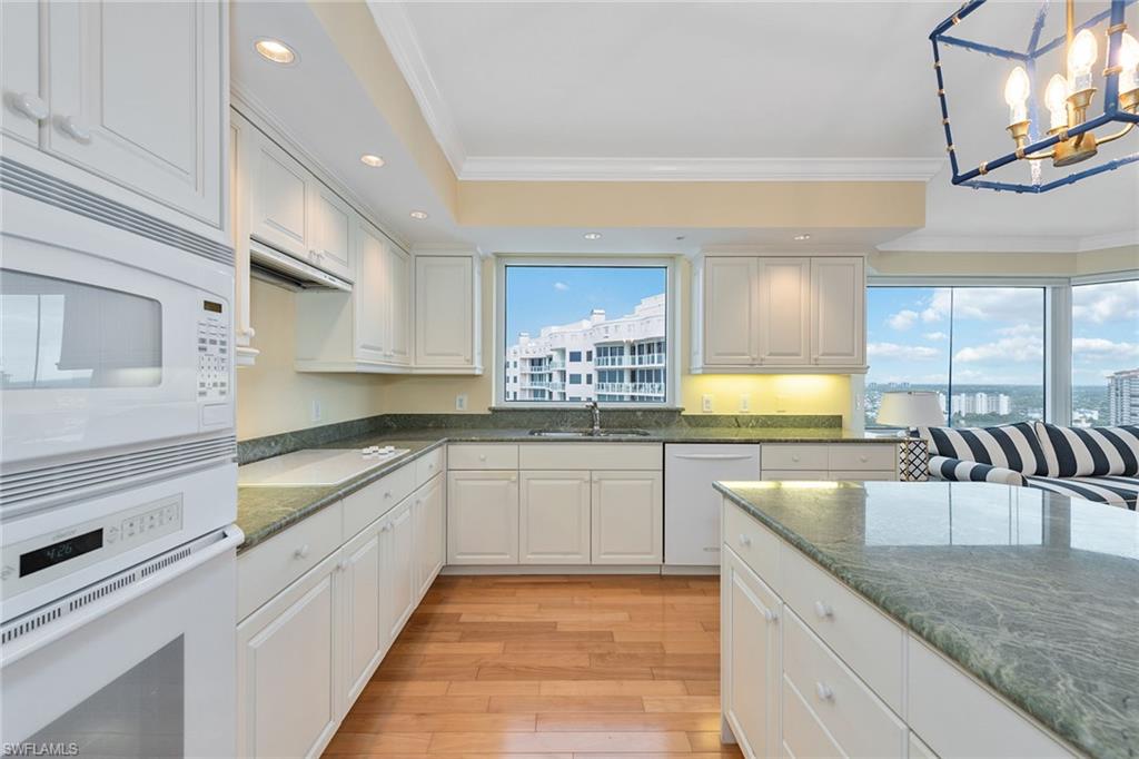 CARLYSLE AT BAY COLONY - Residential