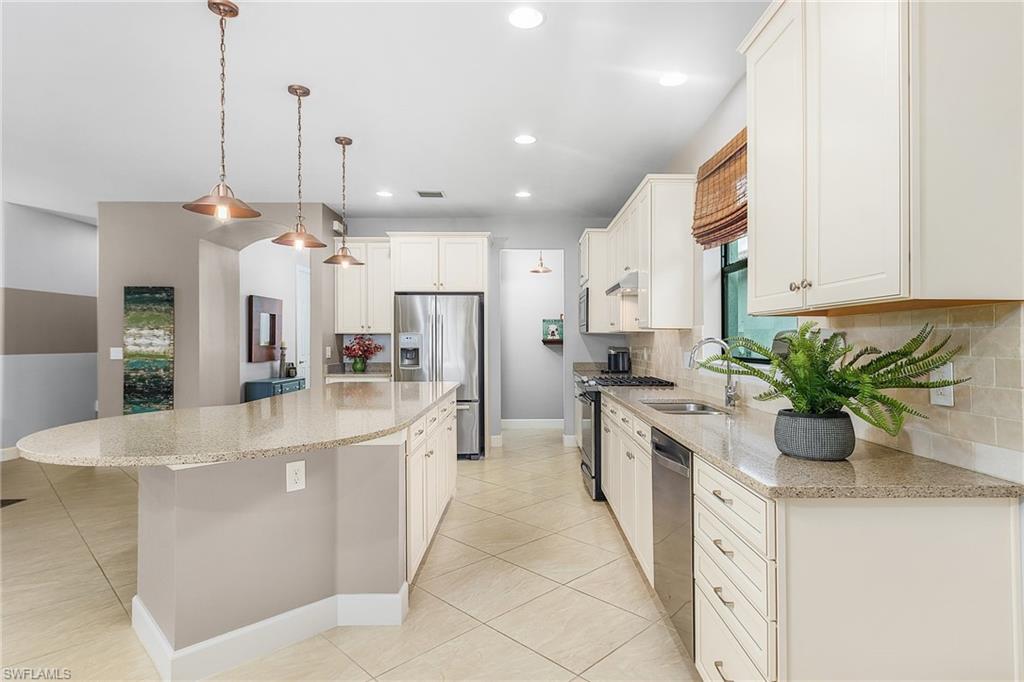 CAMDEN SQUARE - Residential