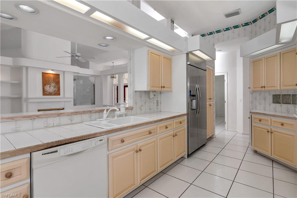 PINEWOOD LAKES - Residential