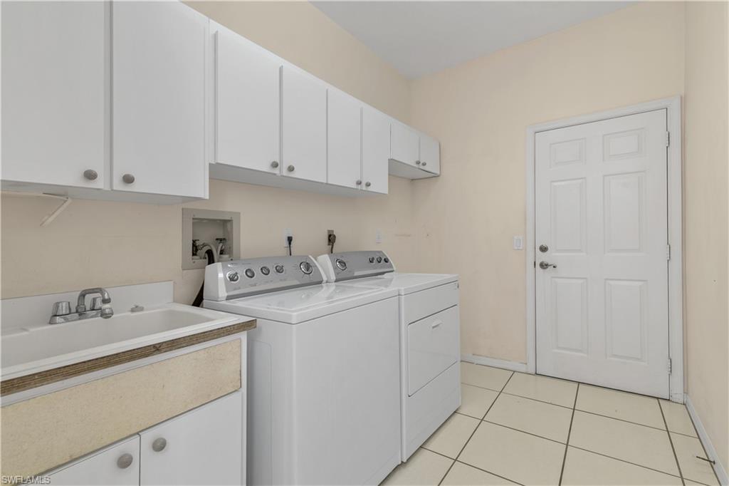 PINEWOOD LAKES - Residential