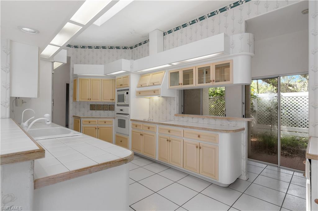 PINEWOOD LAKES - Residential