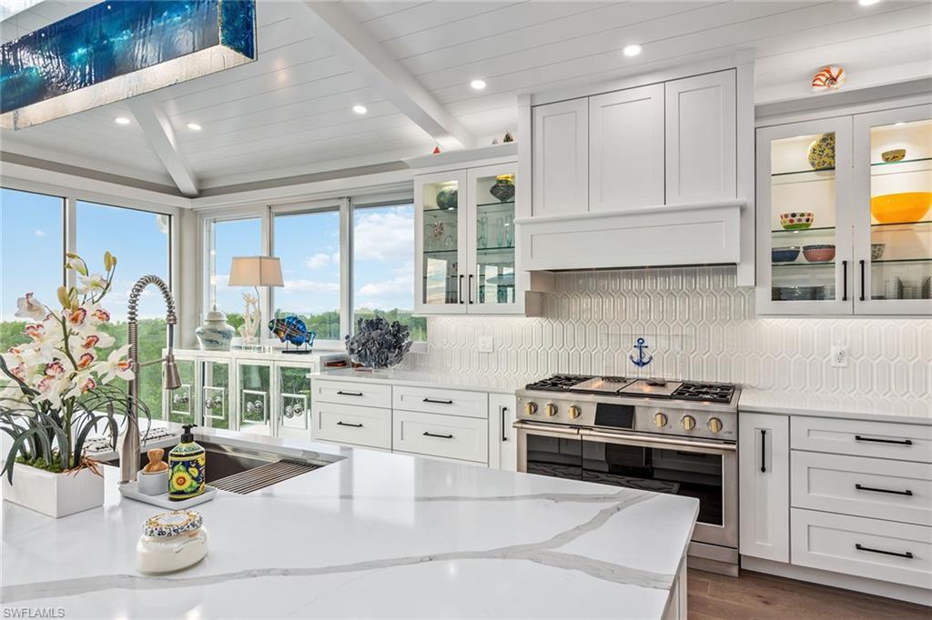 HIDEAWAY BEACH - Residential