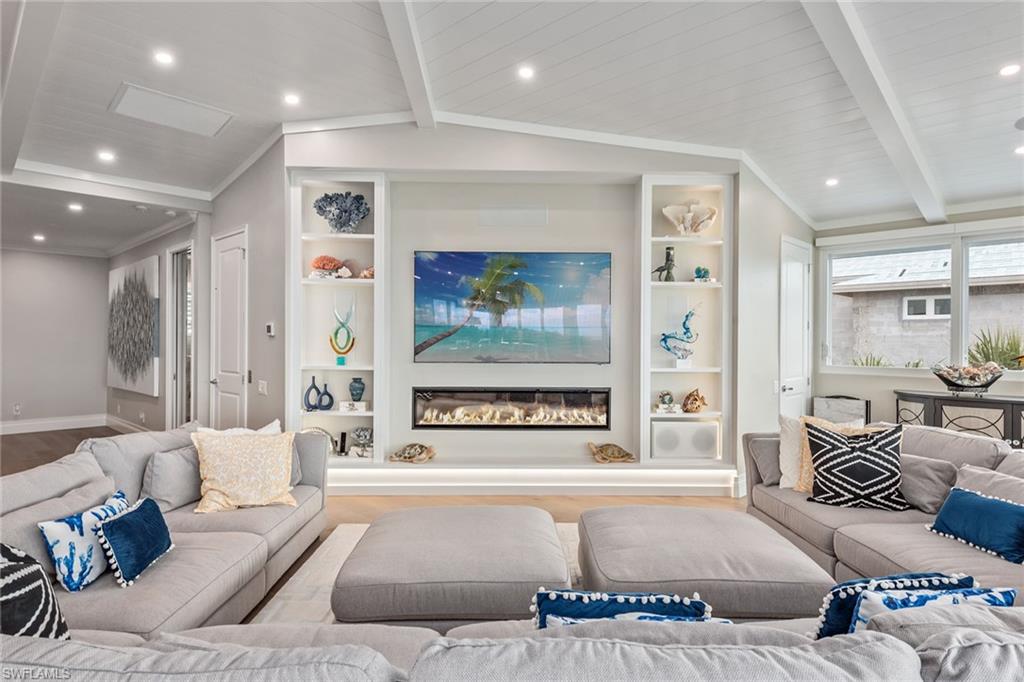 HIDEAWAY BEACH - Residential