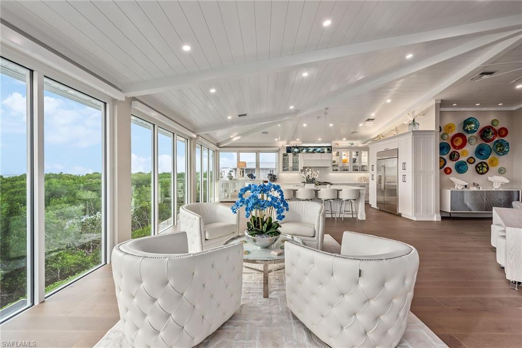 HIDEAWAY BEACH - Residential