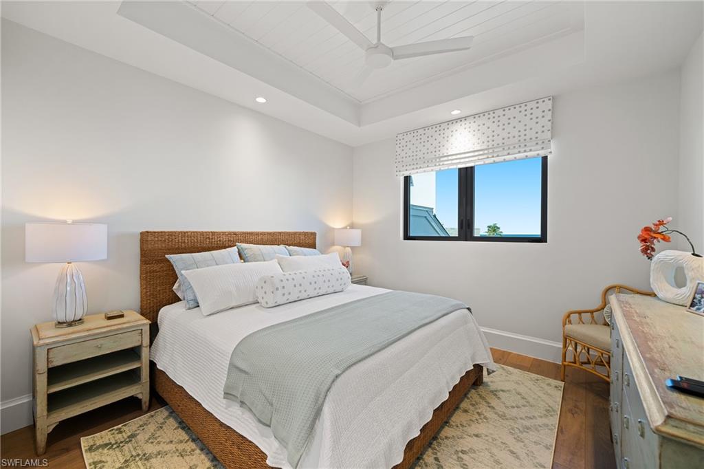 BAREFOOT BEACH - Residential