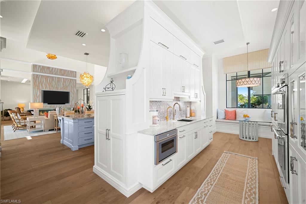 BAREFOOT BEACH - Residential