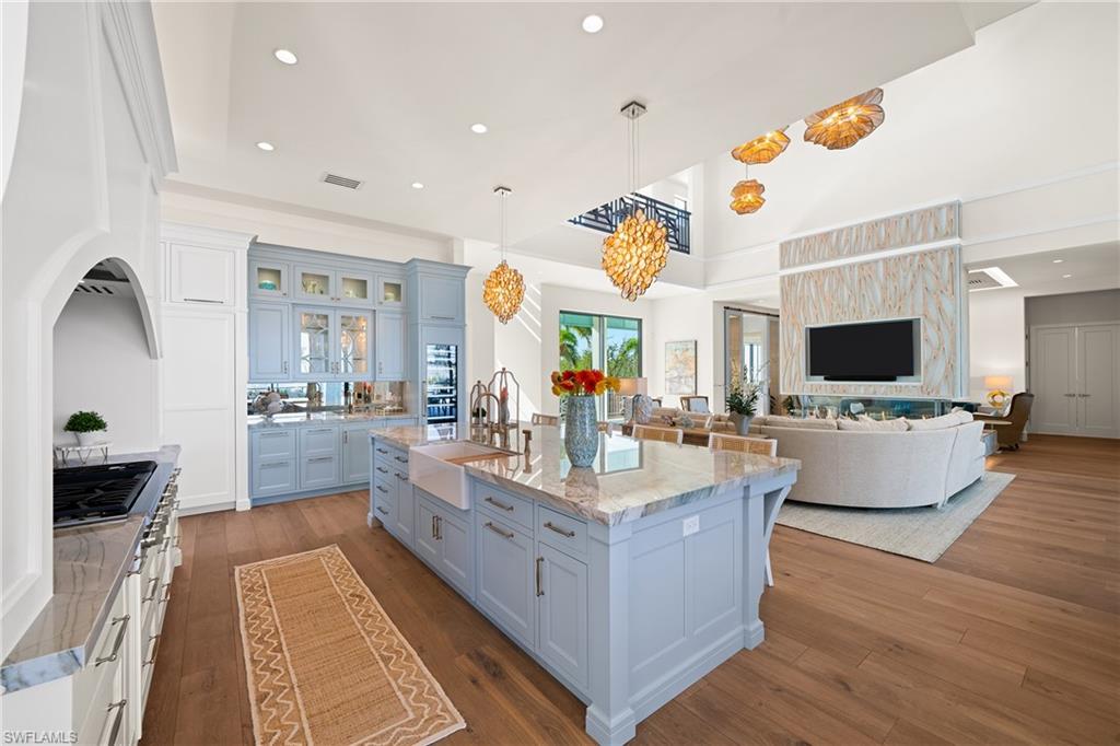 BAREFOOT BEACH - Residential