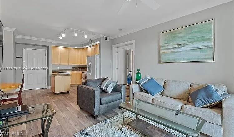 2825 Palm Beach BLVD 418