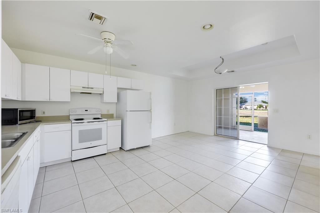3018/3020 SE Santa Barbara PL