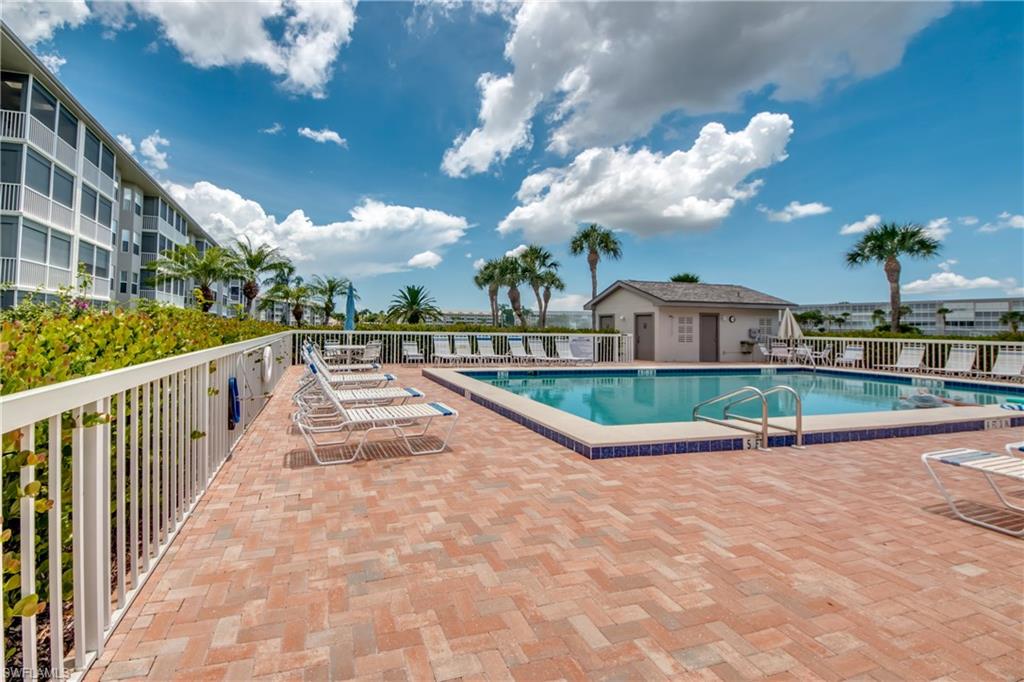 GOLFVIEW GOLF & RACQUET CLUB - Residential