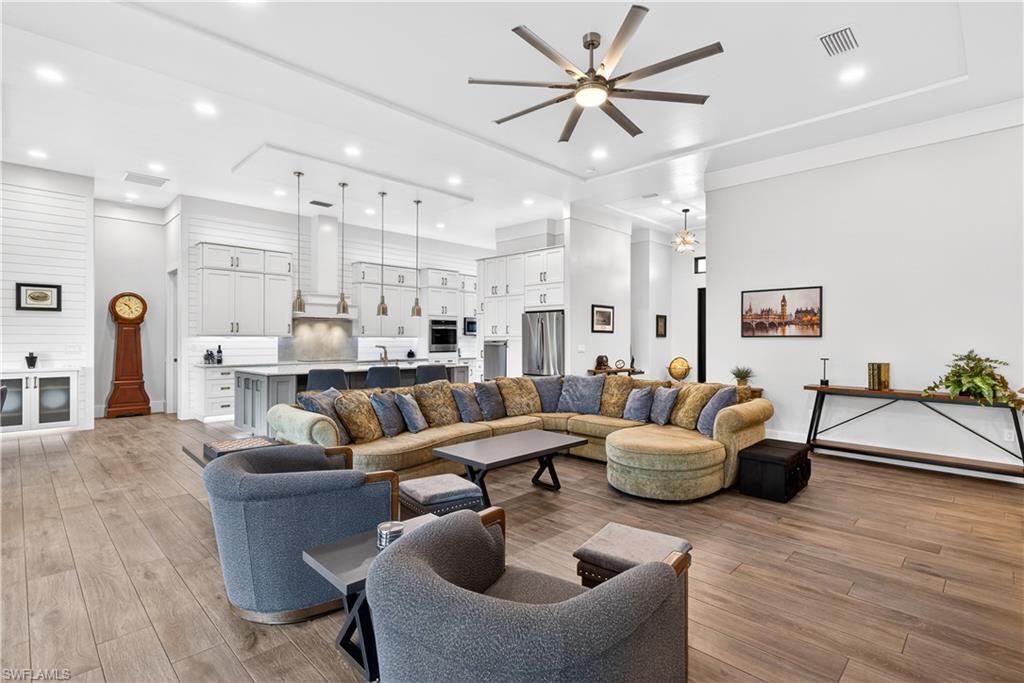 BELL VILLA - Residential Lease