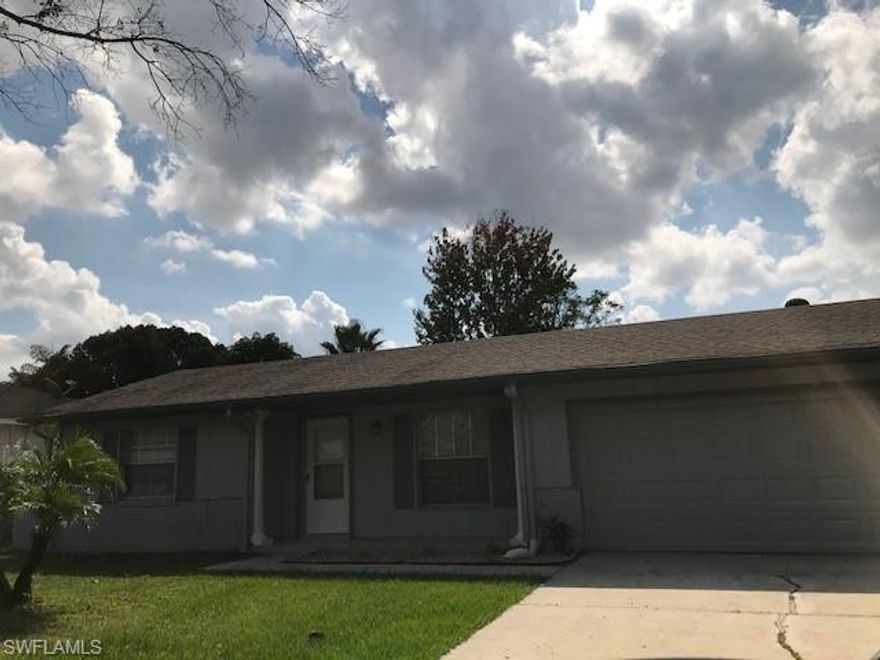 Great home in a beautiful area. Spacious home, renovated and located minutes from schools, shopping malls, parks and Orlando airport. 3/2 with -2- additional rooms that can be used as an in-law room or to generate additional income. Recently painted inside and outside, new light fixtures. Roof is about 10 yrs old and plumbing was re-done. A/C is approximately 5 years old. 
Key lock box. No 24 hour advance notice needed.