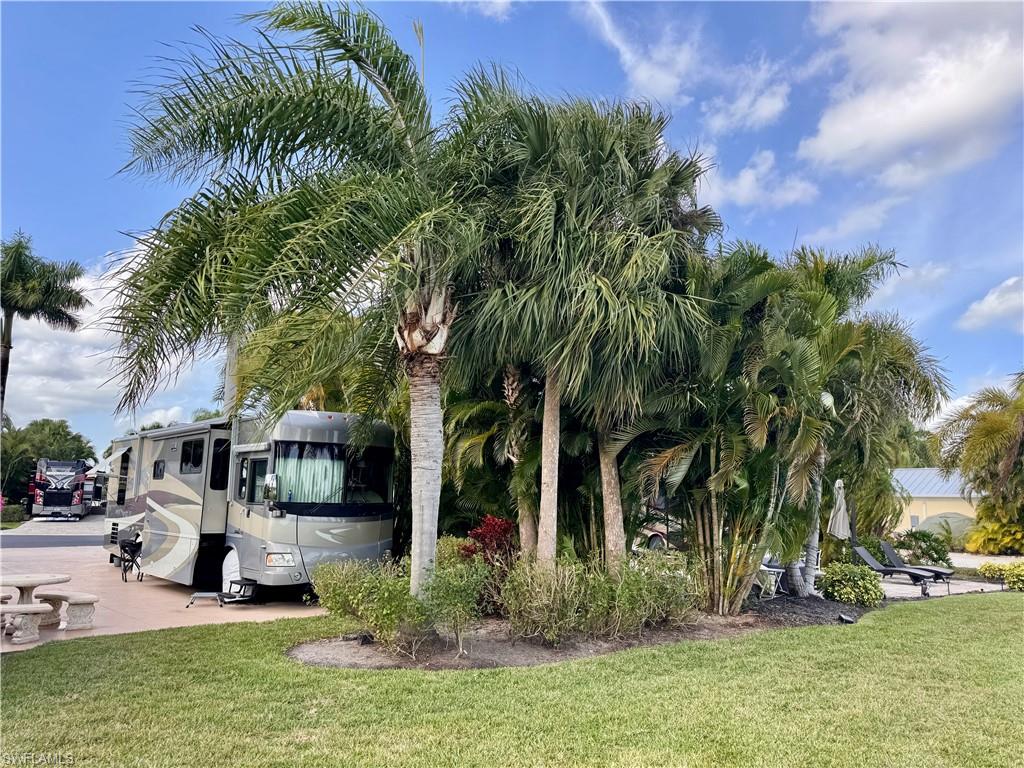 RIVERBEND MOTORCOACH RESORT - Land