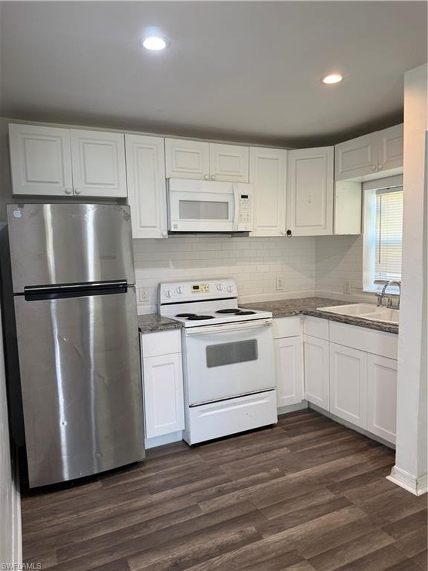 Studio apartment in North Fort Myers close to downtown Fort Myers that is fully renovated and perfect for temporary workers or families looking for a well located property. Very easy access to show.