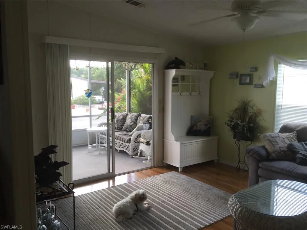 Naples, Florida 34104, United States, 2 Bedrooms Bedrooms, ,2 BathroomsBathrooms,Residential,Pending,121695