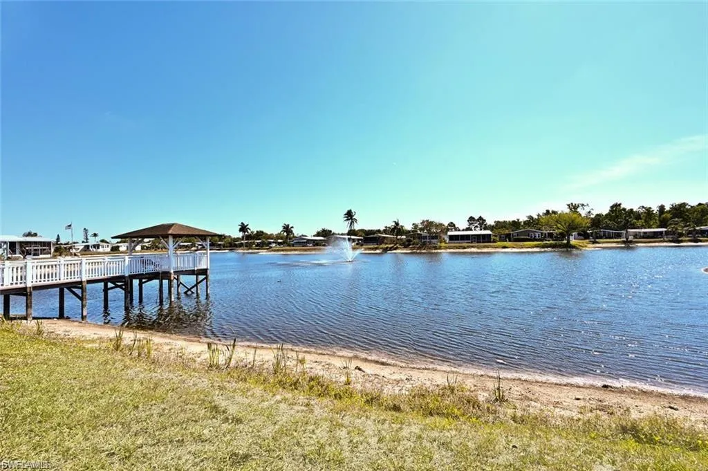 Naples, Florida 34104, United States, 2 Bedrooms Bedrooms, ,2 BathroomsBathrooms,Residential,Pending,121695