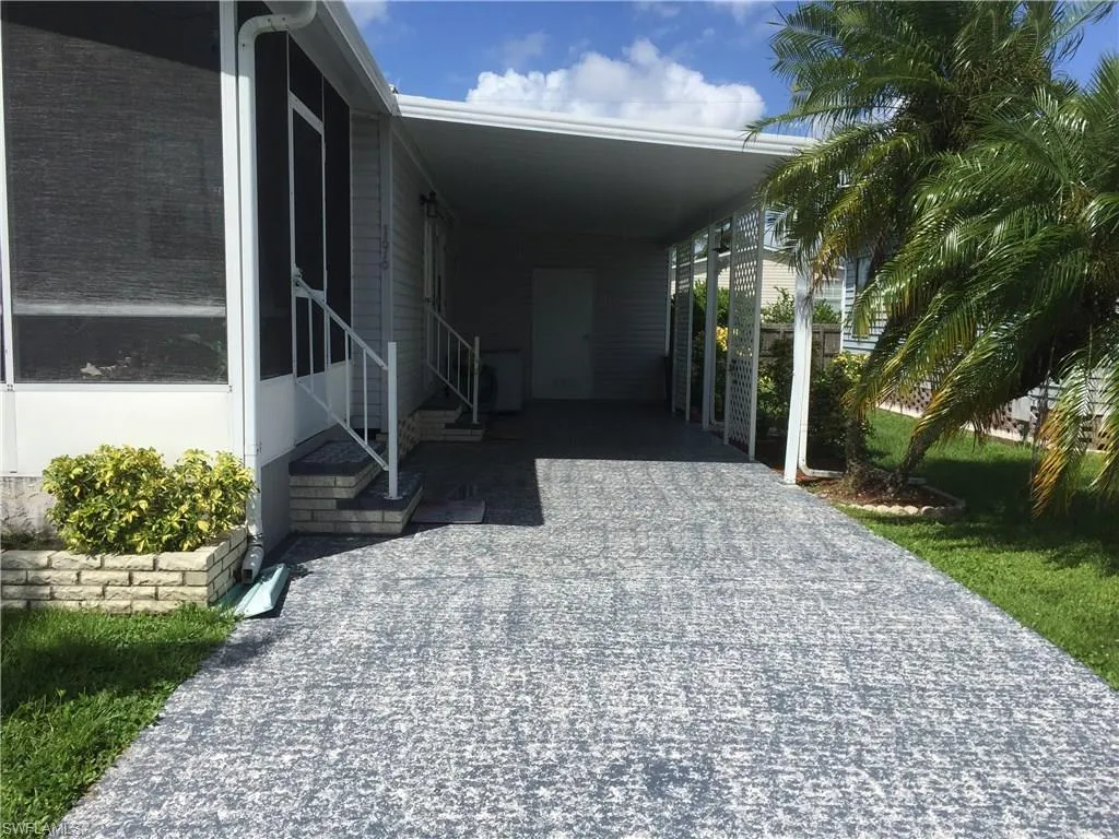 Naples, Florida 34104, United States, 2 Bedrooms Bedrooms, ,2 BathroomsBathrooms,Residential,Pending,121695