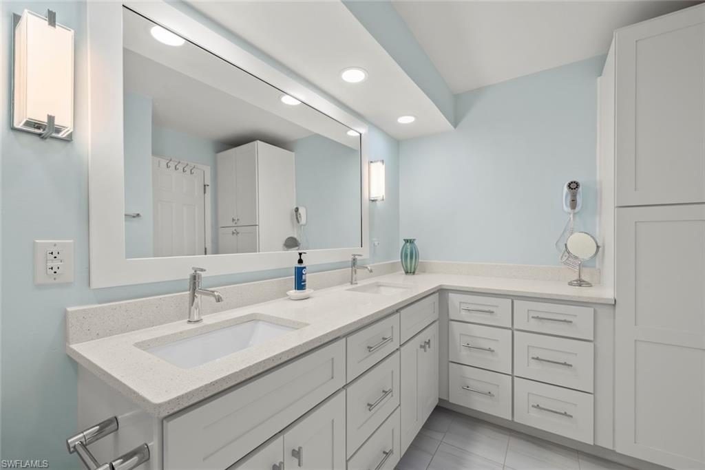 SANIBEL MOORINGS CONDO - Residential