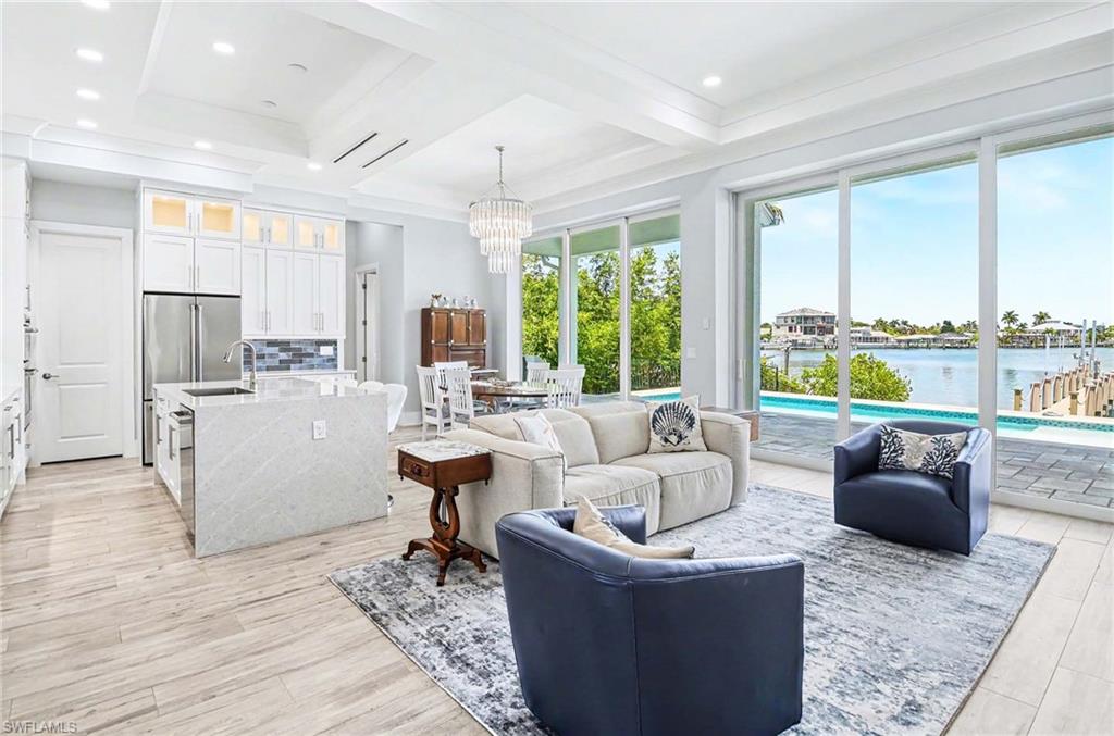 62 Dolphin CIR