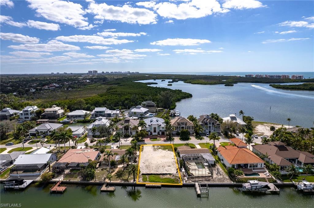 LITTLE HICKORY SHORES - Land