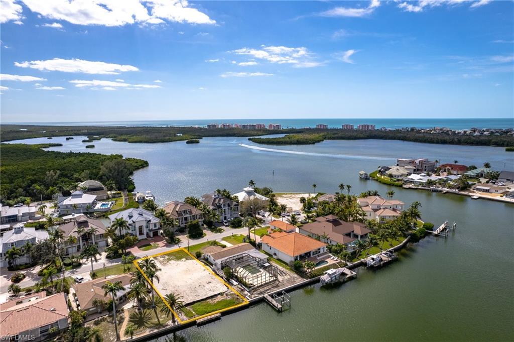 LITTLE HICKORY SHORES - Land