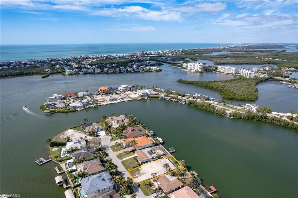 LITTLE HICKORY SHORES - Land