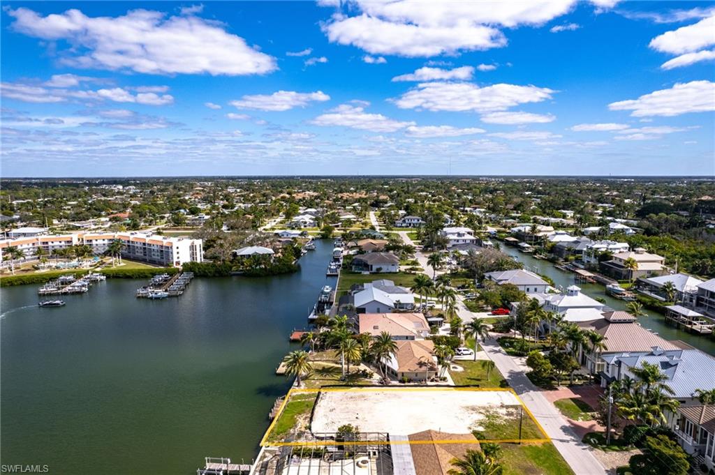 LITTLE HICKORY SHORES - Land