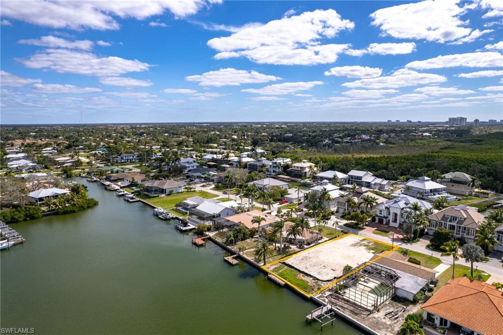 LITTLE HICKORY SHORES - Land