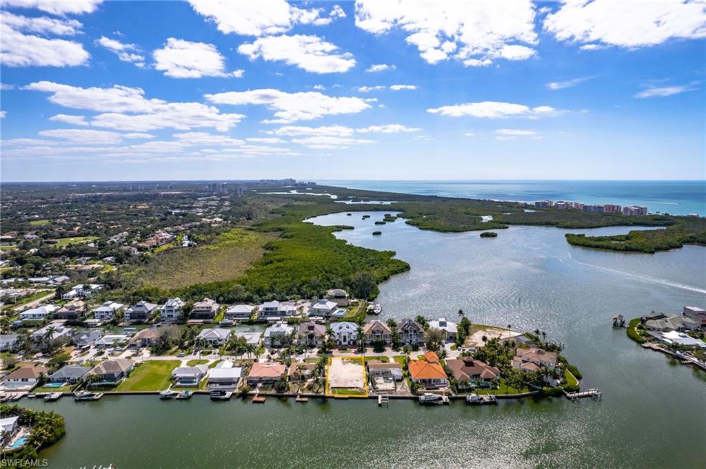 LITTLE HICKORY SHORES - Land