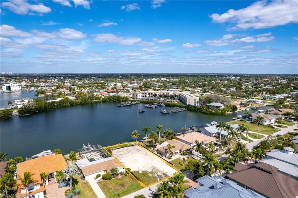 LITTLE HICKORY SHORES - Land