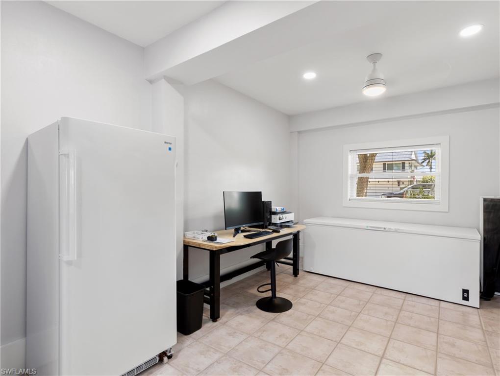 SIESTA ISLES - Residential