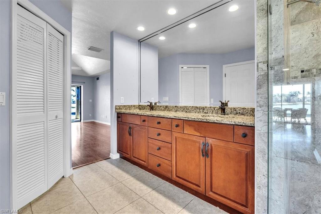 LONGSHORE LAKE - Residential