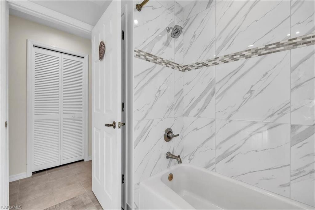 LONGSHORE LAKE - Residential