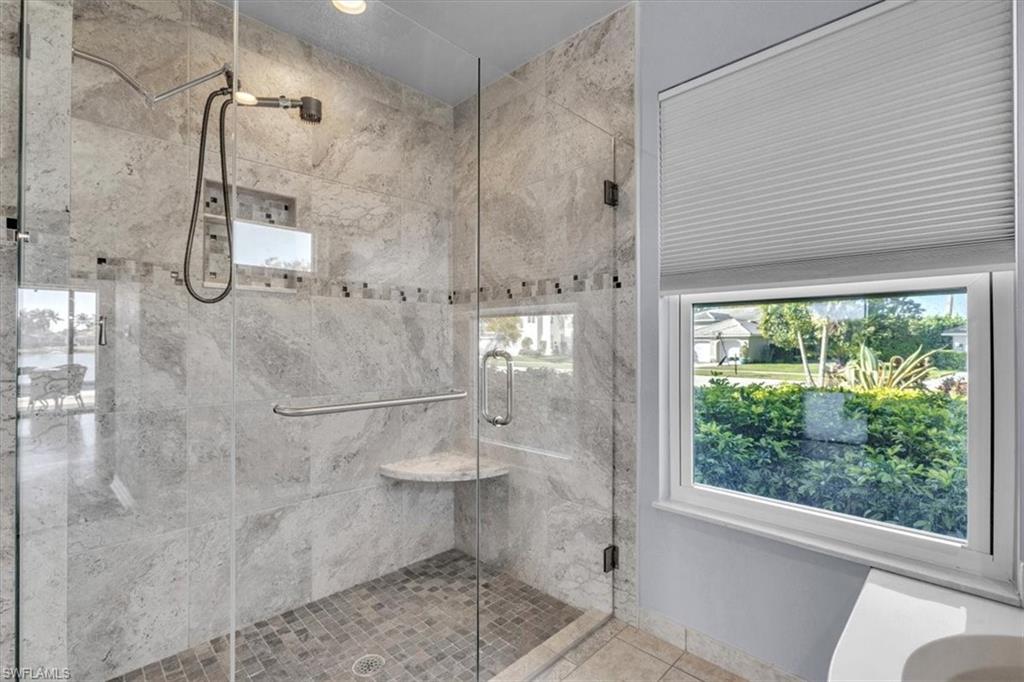 LONGSHORE LAKE - Residential