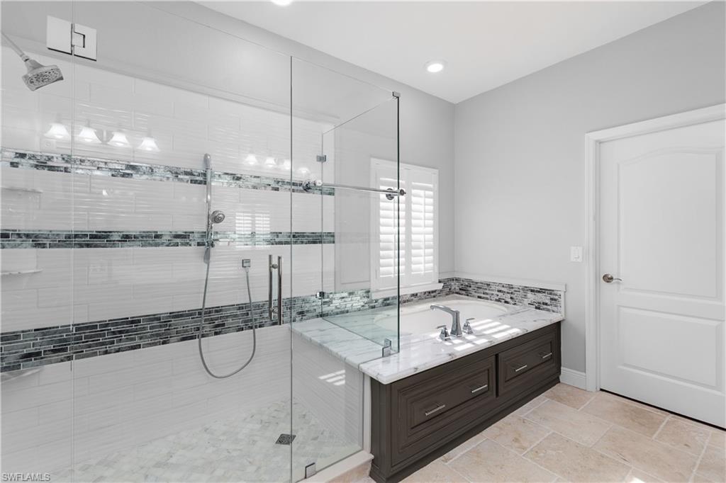 HAMPTON LAKES - Residential