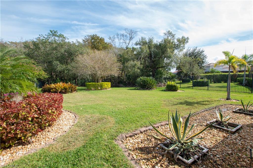 HAMPTON LAKES - Residential