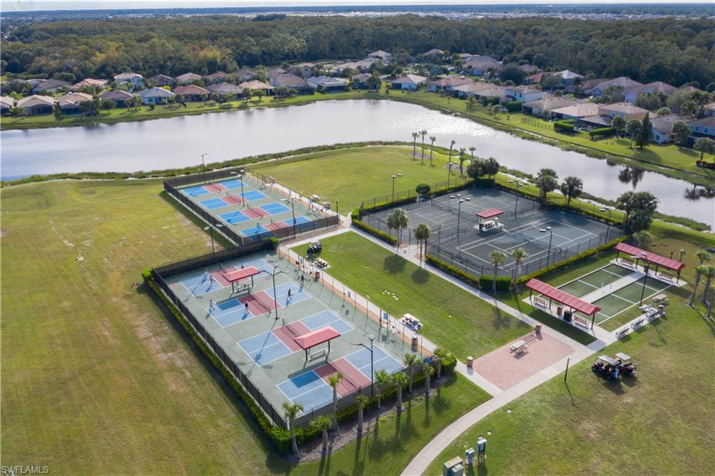 HAMPTON LAKES - Residential