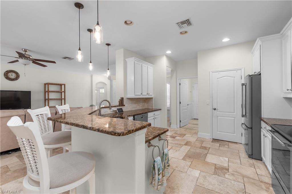 HAMPTON LAKES - Residential