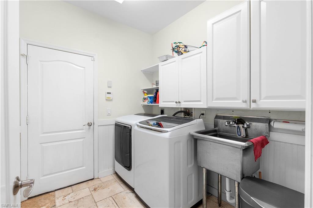 HAMPTON LAKES - Residential