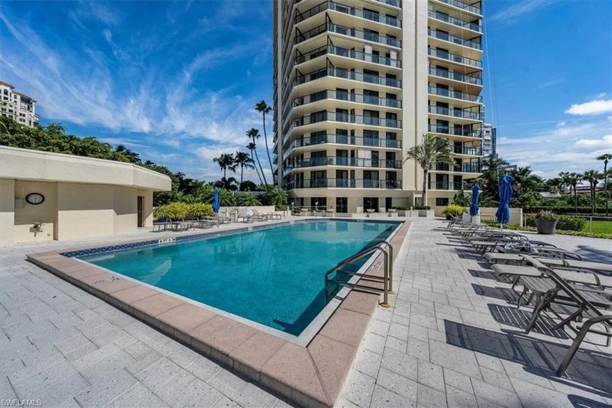 Park Plaza is the place to be!  The Resort-style amenities include 24/7 gate/guard house & lobby entrance with concierge, a heated pool/spa, pool-side cabana & grilling area, a social room with full-service kitchen prime for large events, tennis/pickle ball courts, cutting-edge fitness center, private 56-seat movie theater, roof top lounge, guest suites, kayak & paddleboard storage and much more.