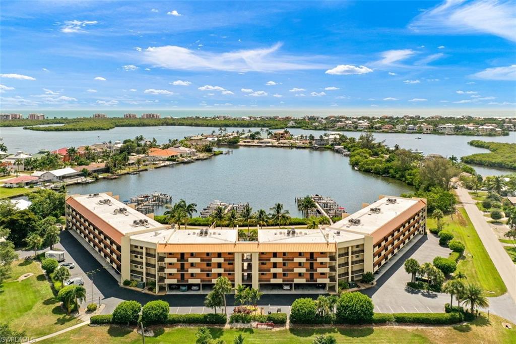 HICKORY HARBOUR - Residential