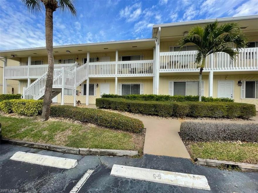 REMODELED 1ST FLOOR CONDO. 2 bedrooms, 2 bathrooms in Abaco Bay. New kitchen appliances, countertops, and cabinets.  Fresh paint, fans and lighting throughout condo.  Remodeled bathrooms
The community of Abaco Bay provides an on-site common laundry facility, community pool, bike storage, and clubhouse. Abaco Bay is located 4.5 miles to the beach. Close to shopping, restaurants and entertainment. Abaco Bay has very low fees.  Includes 1 Assigned Parking Spot plus guest spot. Abaco Bay is  only minutes from Celebration Park, Naples Pier, Tin City, and 5th Ave where you can enjoy the local fine dining and shopping.