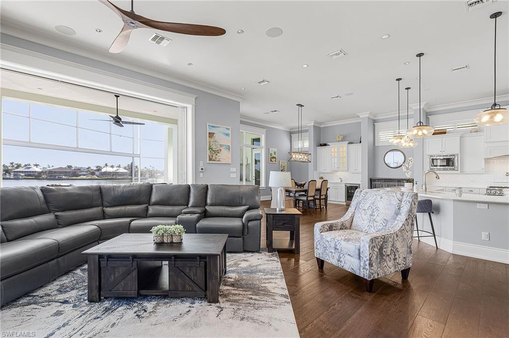 CAPE HICKORY - Residential