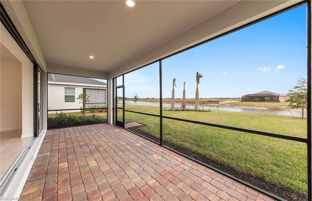 HAMPTON LAKES - Residential