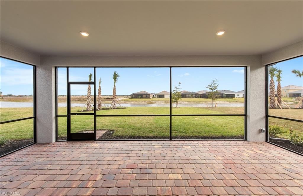 HAMPTON LAKES - Residential